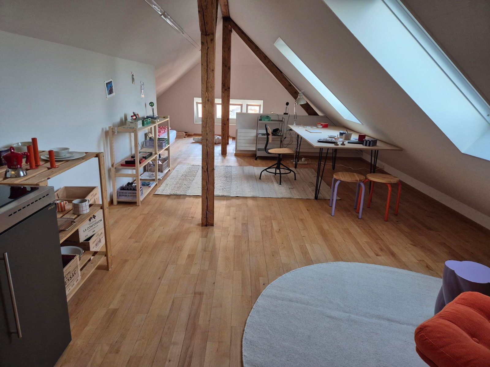 Atelier de toit lumineux / Studio avec vue sur les Alpes à Zürich