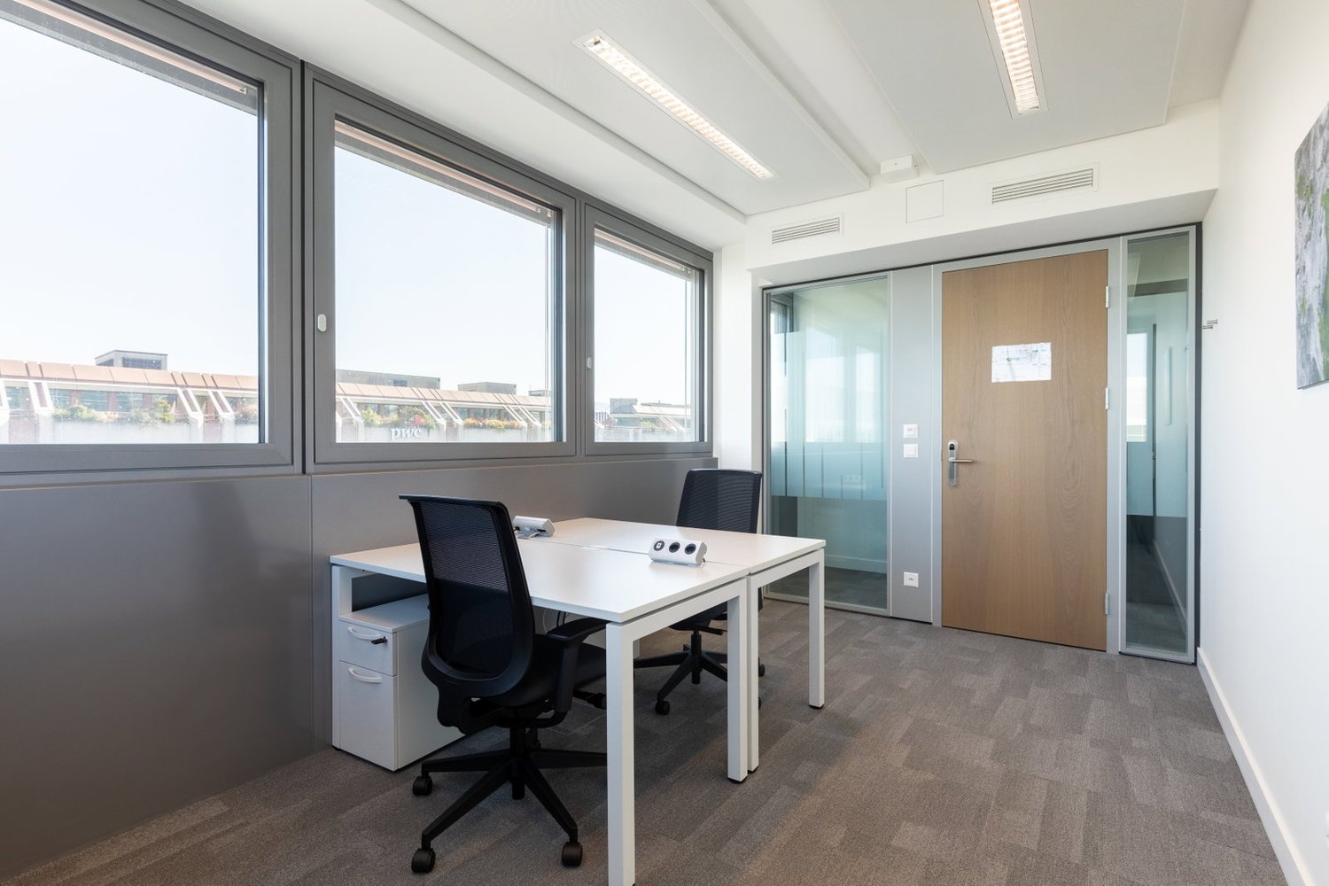 Office, photo 1 sur 8