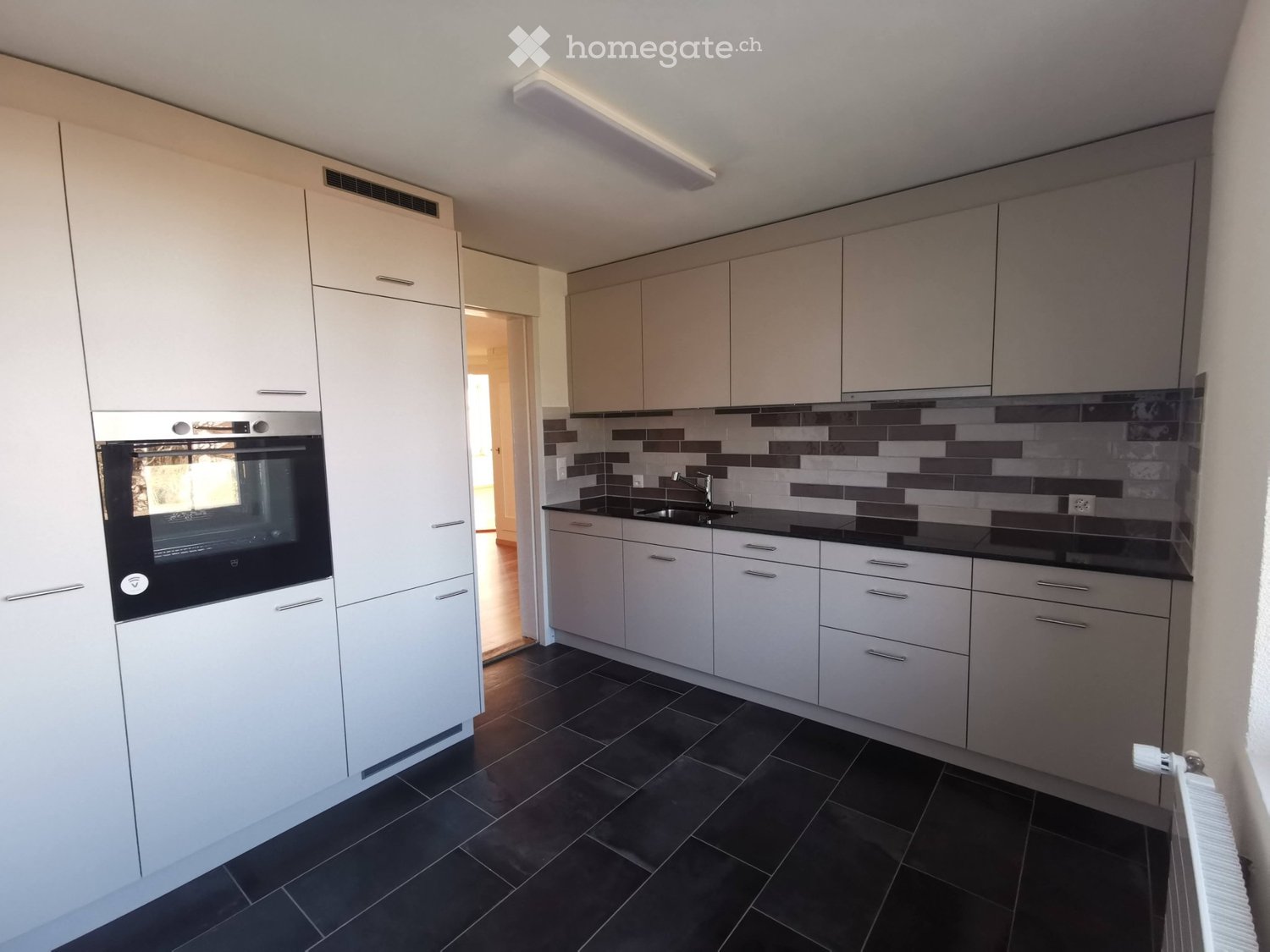 Appartement de 5 ½ pièces

Cet appartement spacieux et lumineux de 5 ½ pièces situé dans le quartier prisé d'Ebnet à Herisau offre beaucoup d'espace et un emplacement résidentiel calme et ensoleillé, idéal pour les familles ou les couples ayant besoin d'espace.

Aperçu de l'appartement
- 5 ½ pièces,, photo 3 sur 5