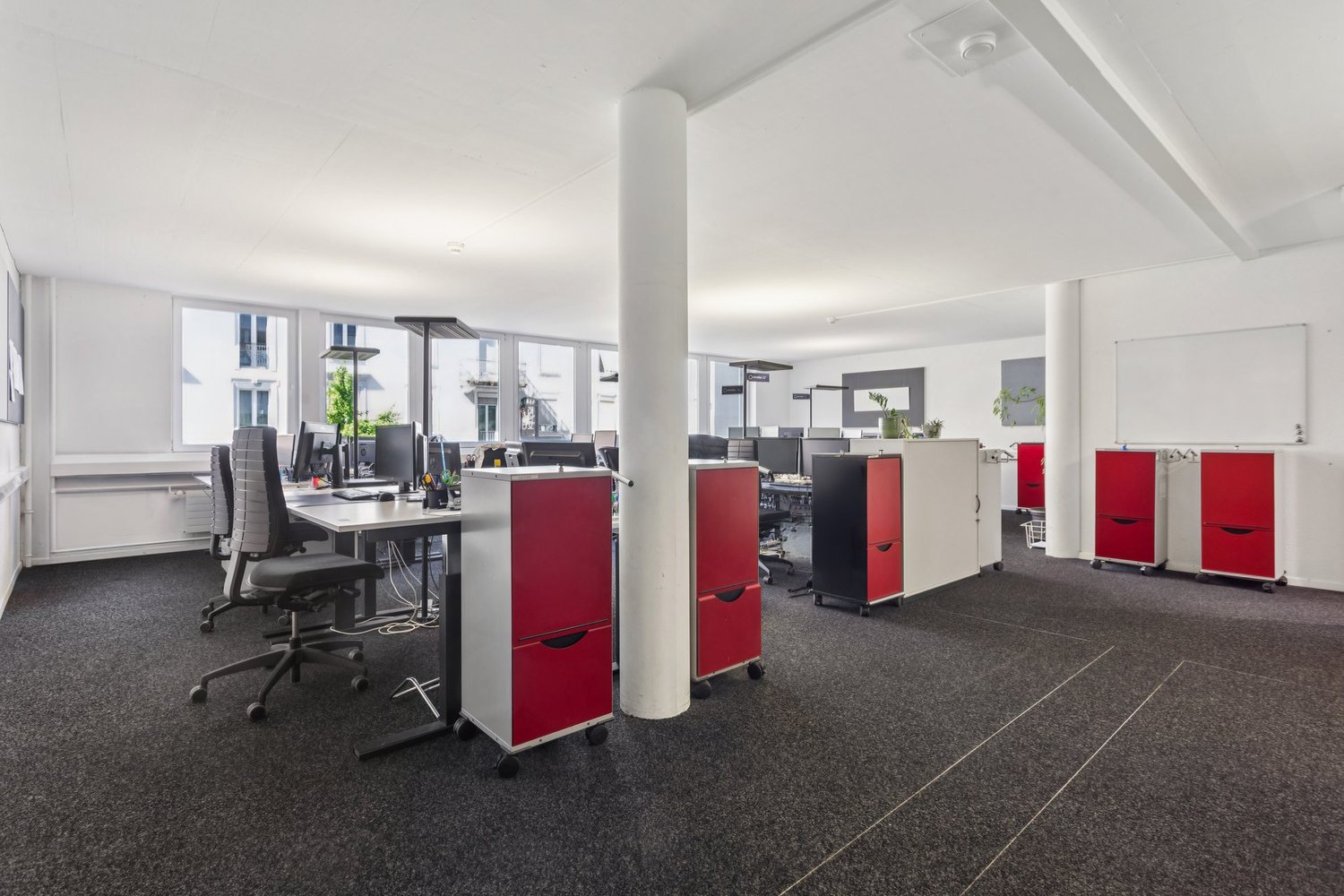 771m² de bureaux
