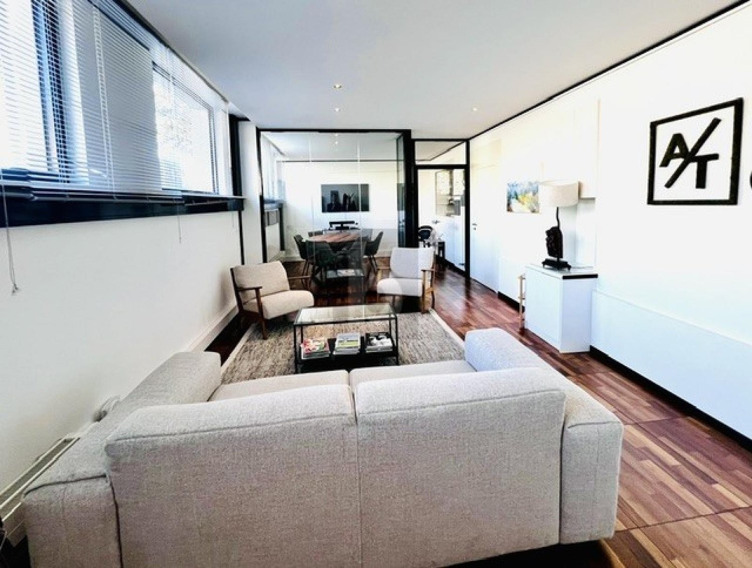 84m² office, photo 1 sur 4