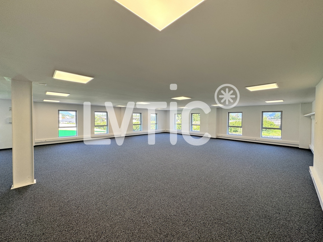 166m² office