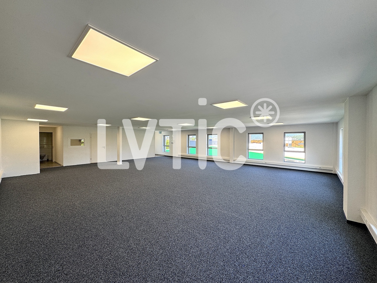 166m² office