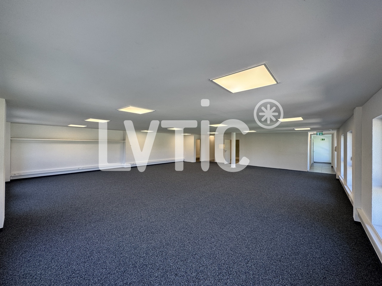 166m² office