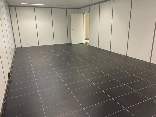 47m² bureau, photo 1 sur 2