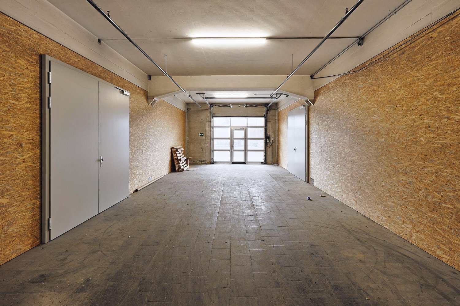 584m² commercial, photo 7 sur 9