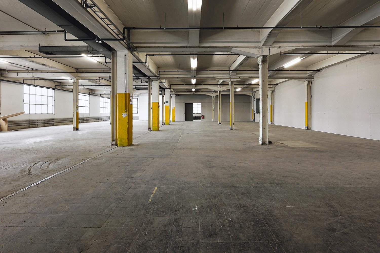 584m² commercial, photo 1 sur 9