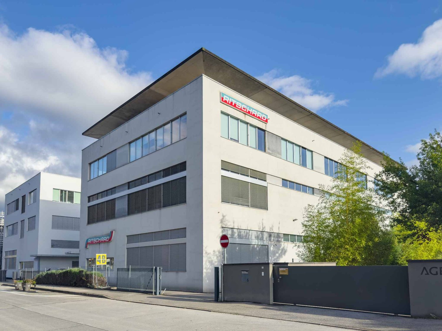 150m² office