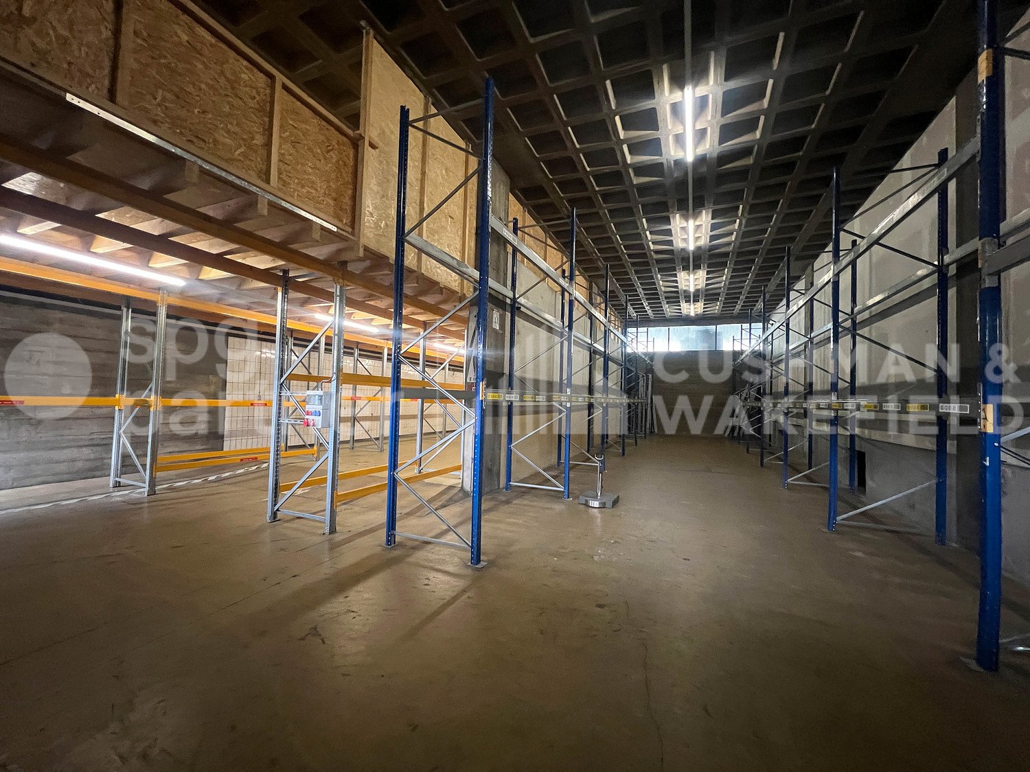 1000m² storage room