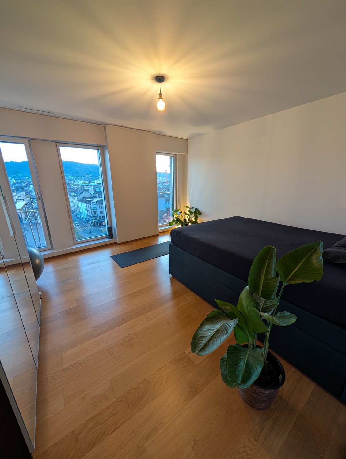 Chambre dans une colocation

Disponible d'octobre à décembre (séjour minimum de 1 mois) : une magnifique chambre privée dans un appartement en colocation moderne, avec votre propre salle de bain et votre propre réfrigérateur pour un confort maximum. Vous vivrez avec deux colocataires super cool dans, photo 1 sur 7