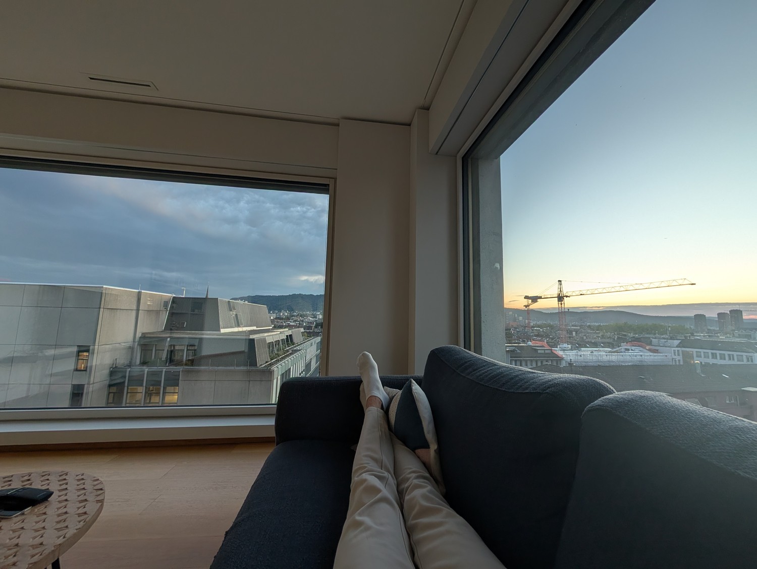 Chambre dans une colocation

Disponible d'octobre à décembre (séjour minimum de 1 mois) : une magnifique chambre privée dans un appartement en colocation moderne, avec votre propre salle de bain et votre propre réfrigérateur pour un confort maximum. Vous vivrez avec deux colocataires super cool dans, photo 4 sur 7