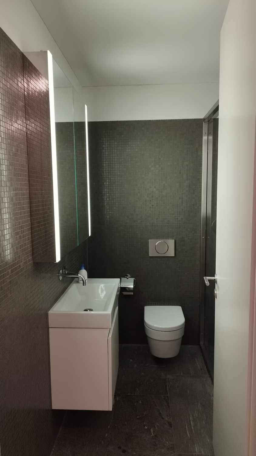 Chambre dans une colocation

Disponible d'octobre à décembre (séjour minimum de 1 mois) : une magnifique chambre privée dans un appartement en colocation moderne, avec votre propre salle de bain et votre propre réfrigérateur pour un confort maximum. Vous vivrez avec deux colocataires super cool dans, photo 7 sur 7