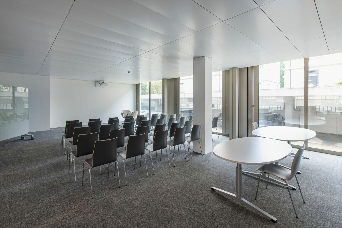858m² de bureaux