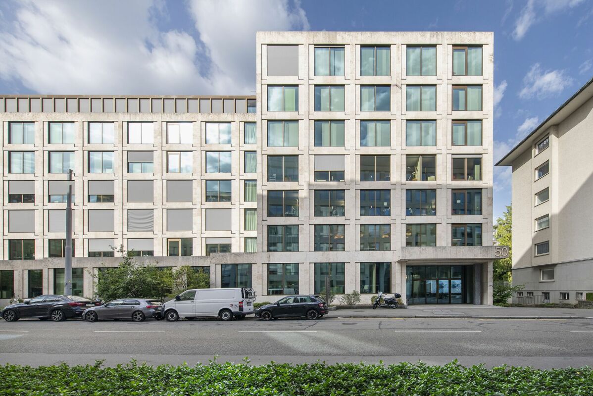 858m² de bureaux