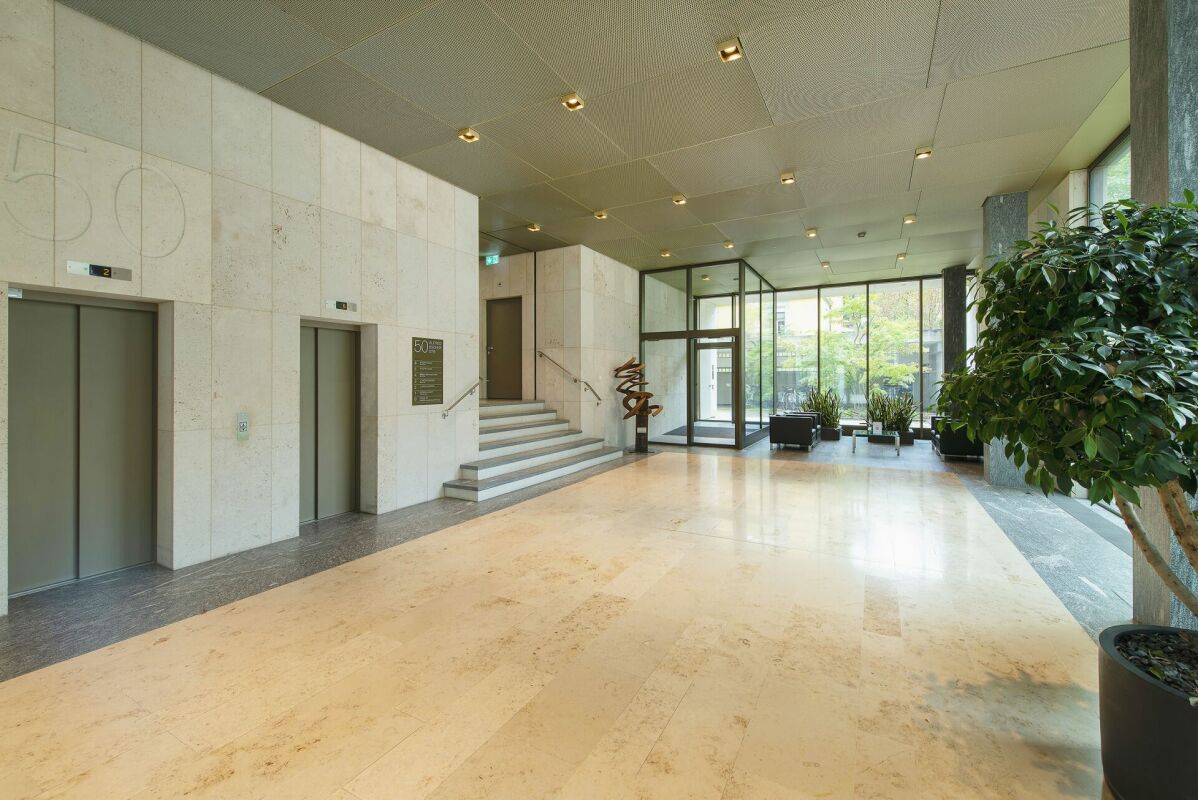 858m² de bureaux