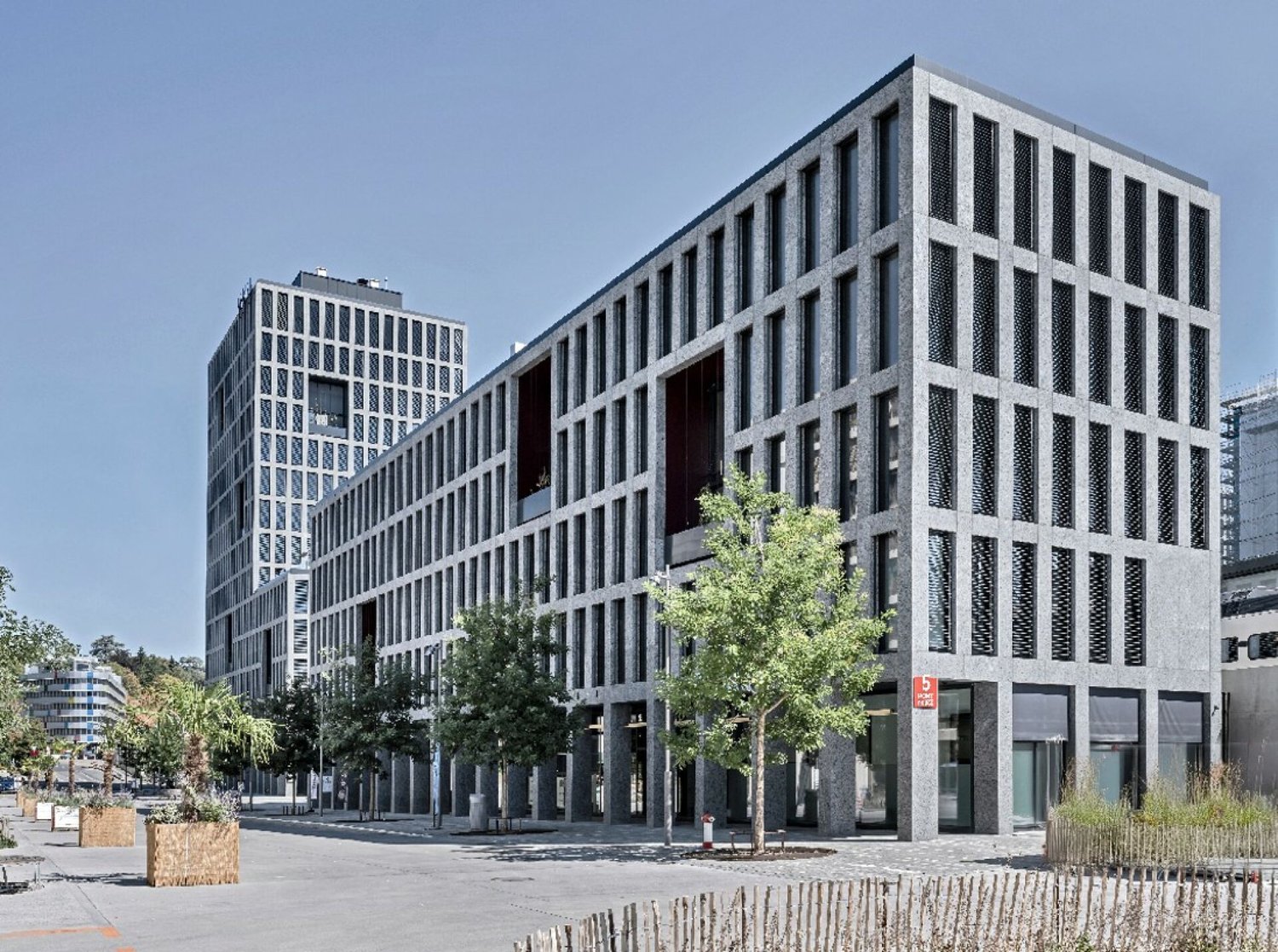 345m² commercial, photo 1 sur 5