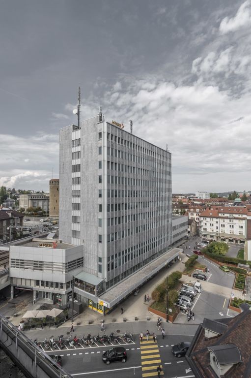 583m² office