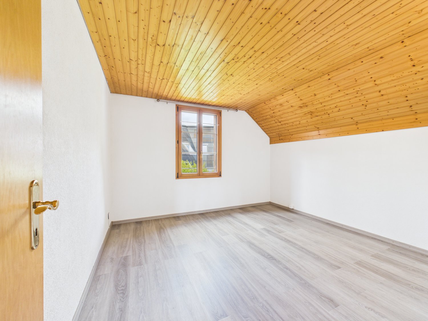 5 rooms single house