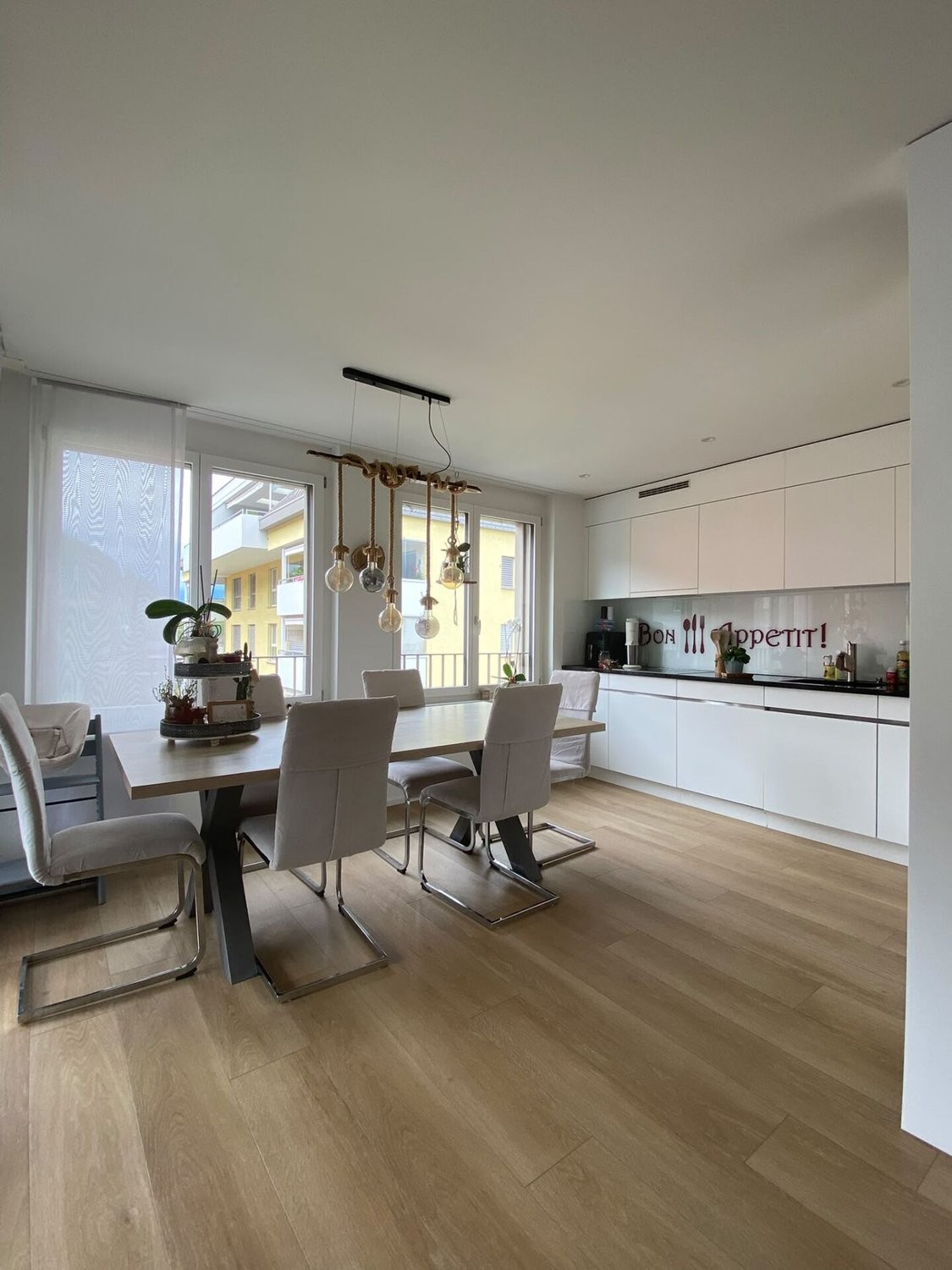 Immeuble d'habitation / commercial, photo 1 sur 7