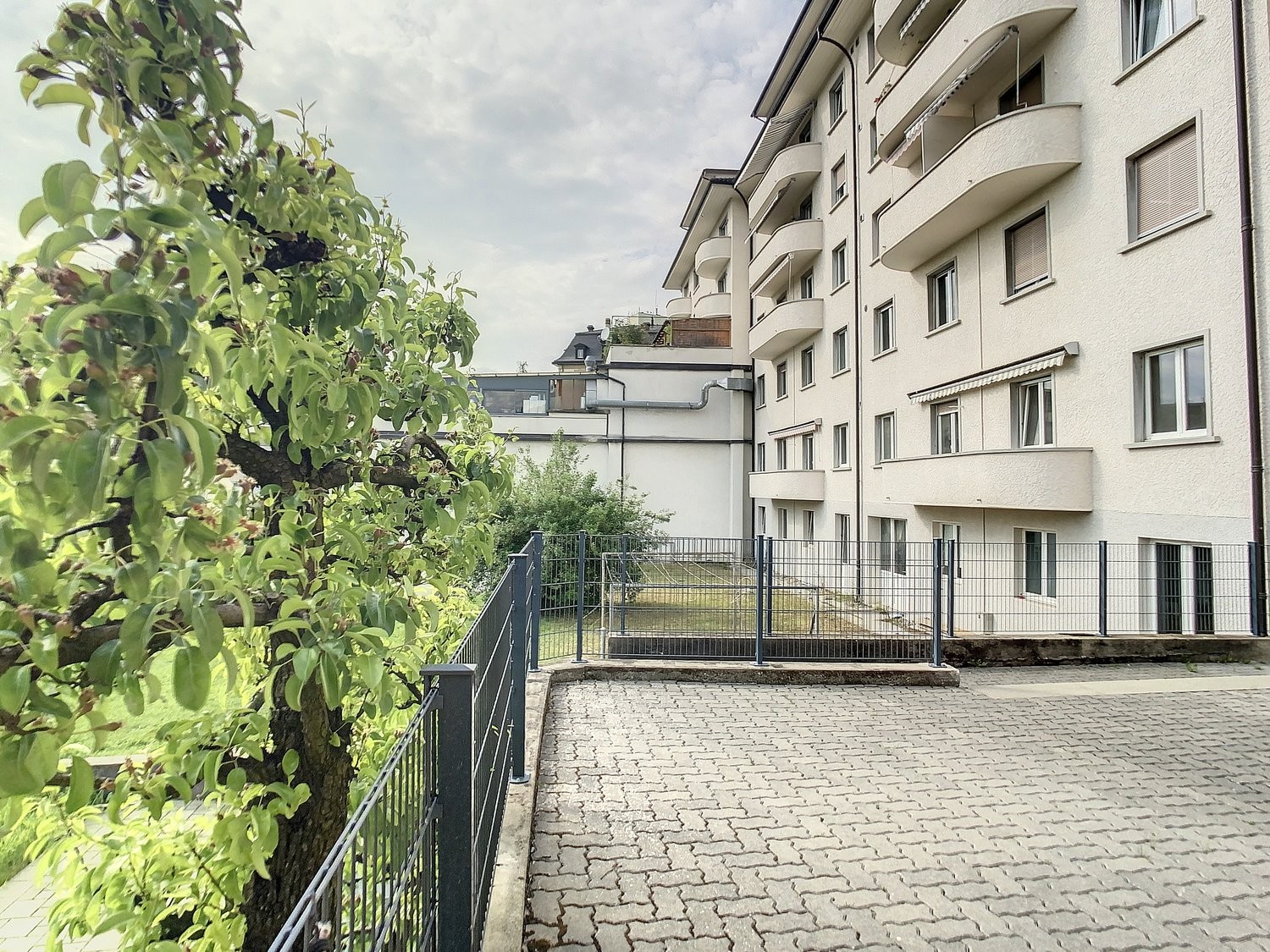 110m² shop