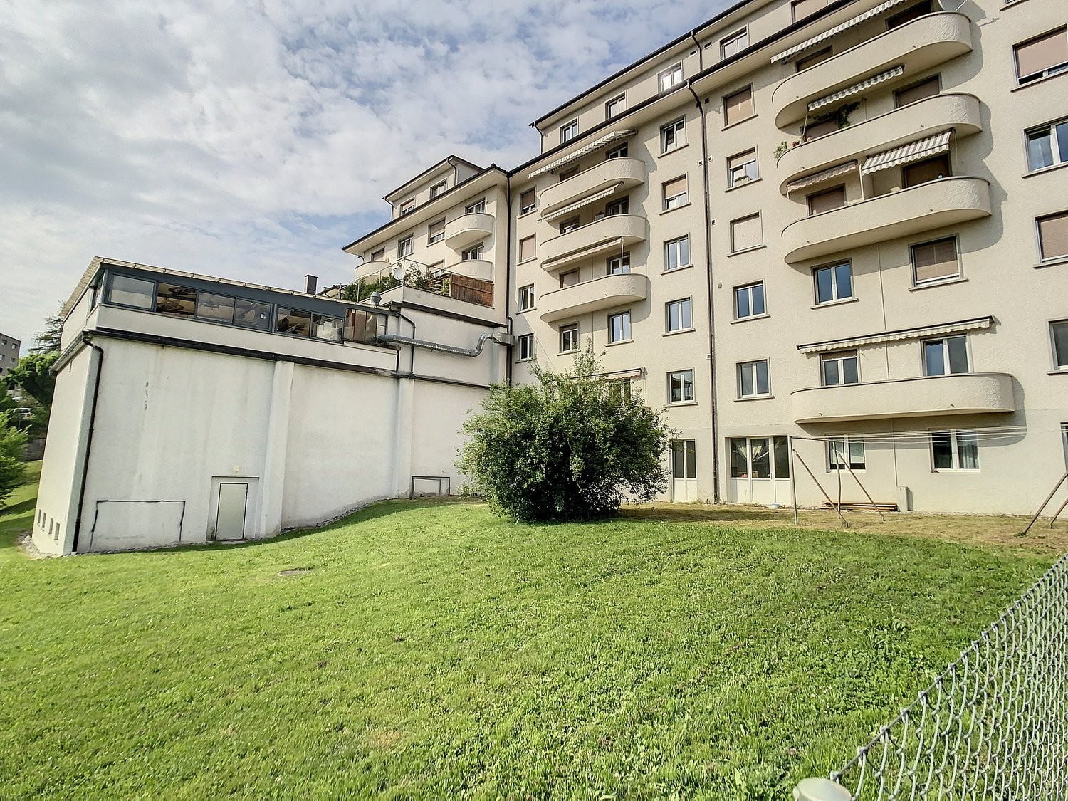 110m² shop
