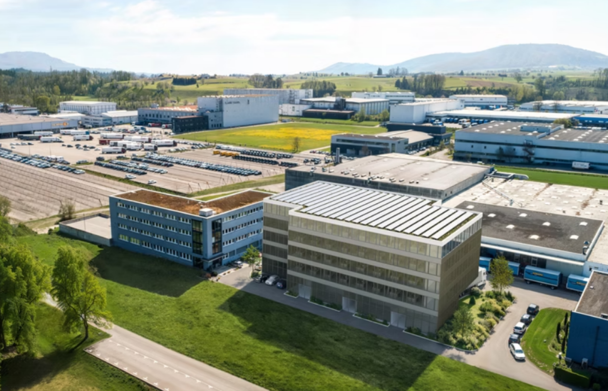 7200m² commercial, photo 1 sur 3
