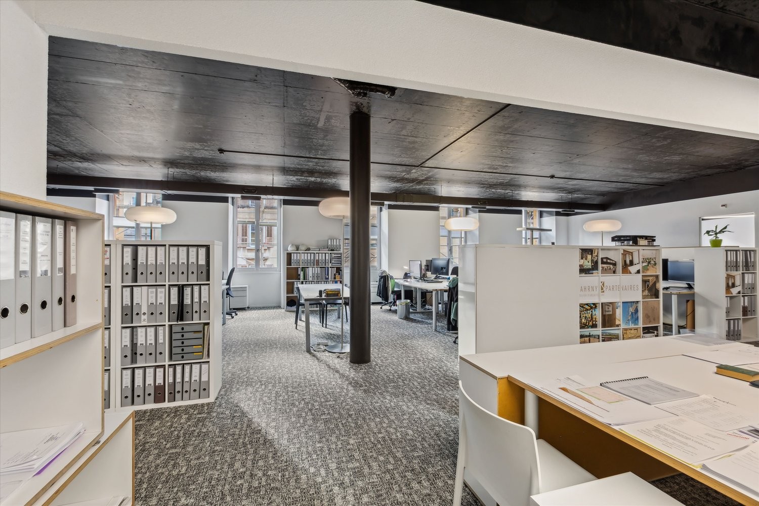 250m² office