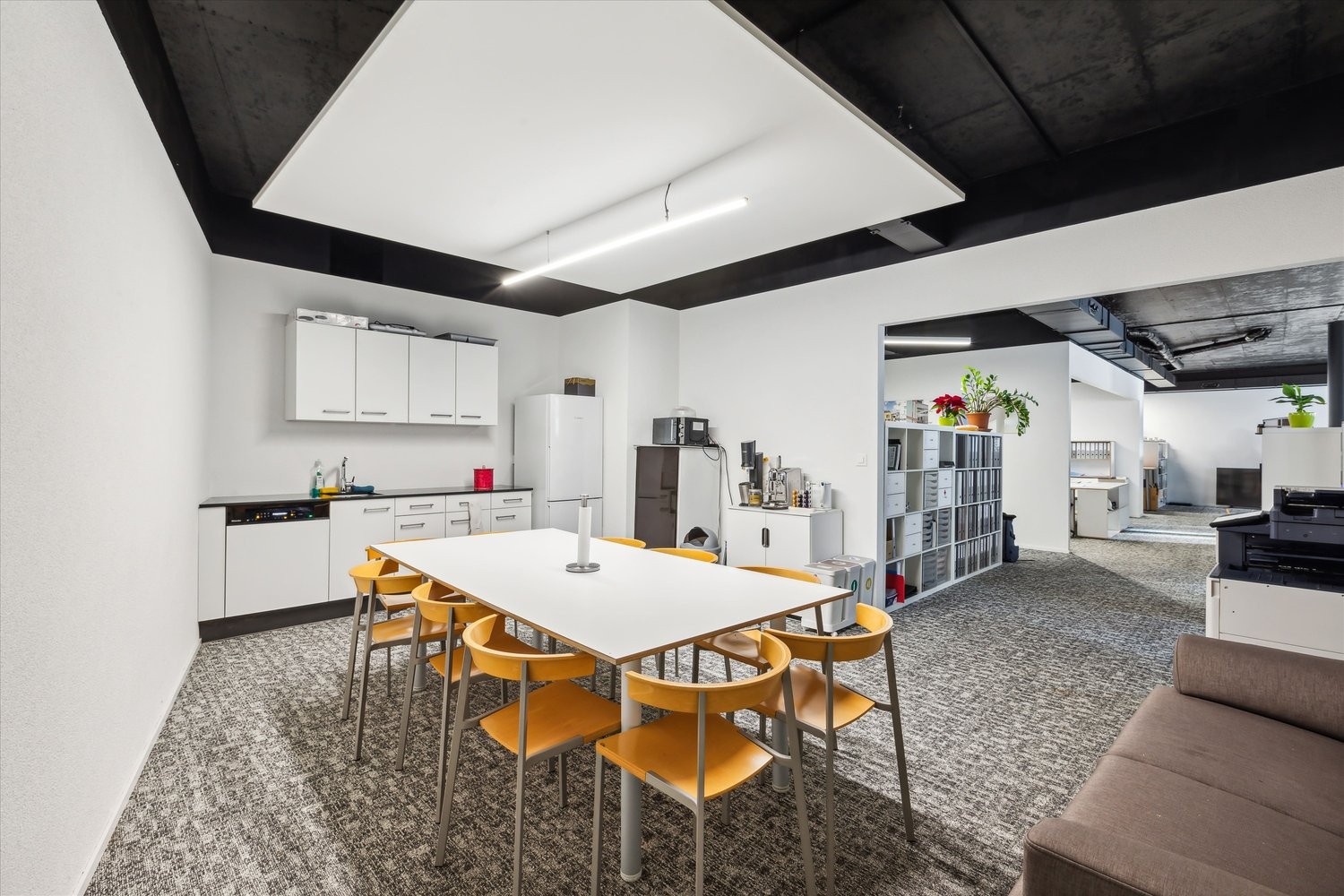 250m² office