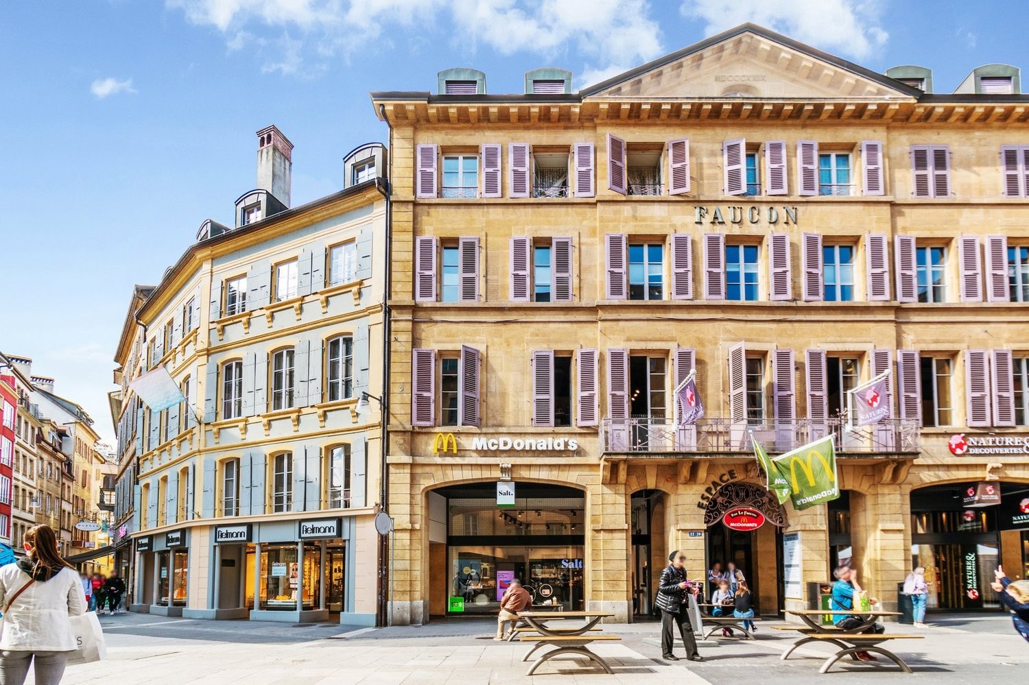 250m² office
