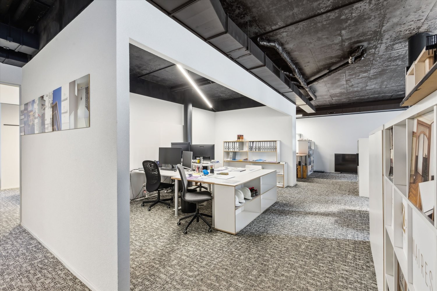 250m² office