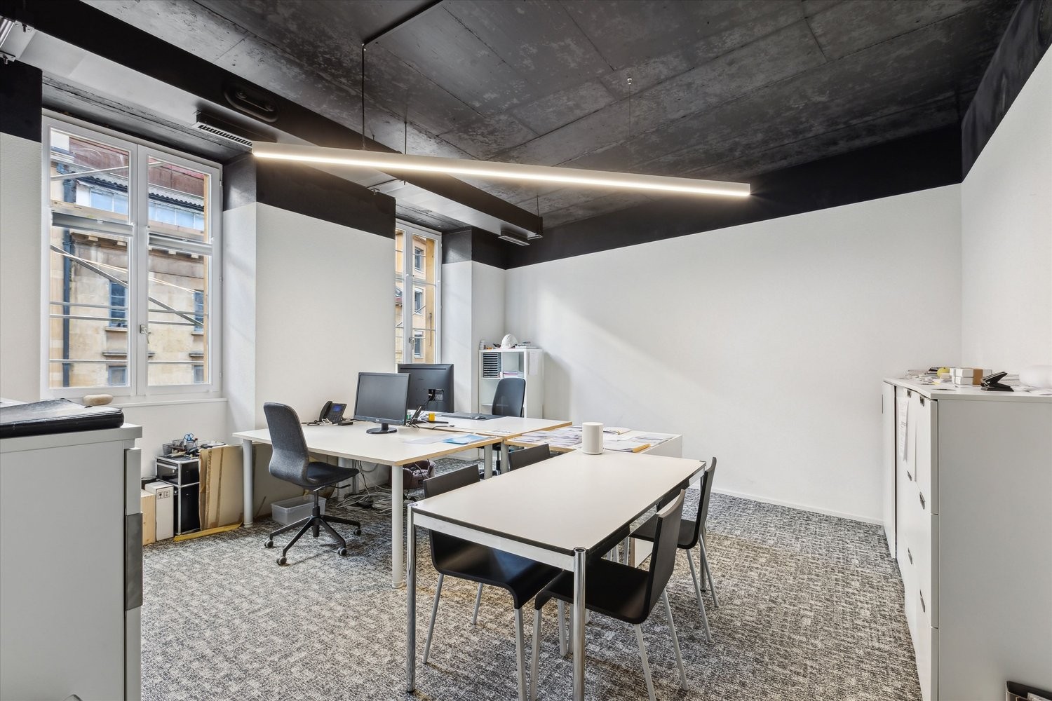 250m² office