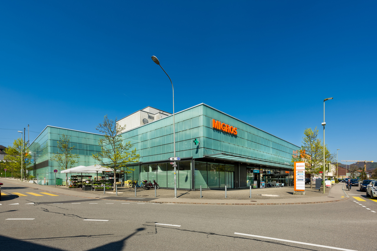 125m² shop