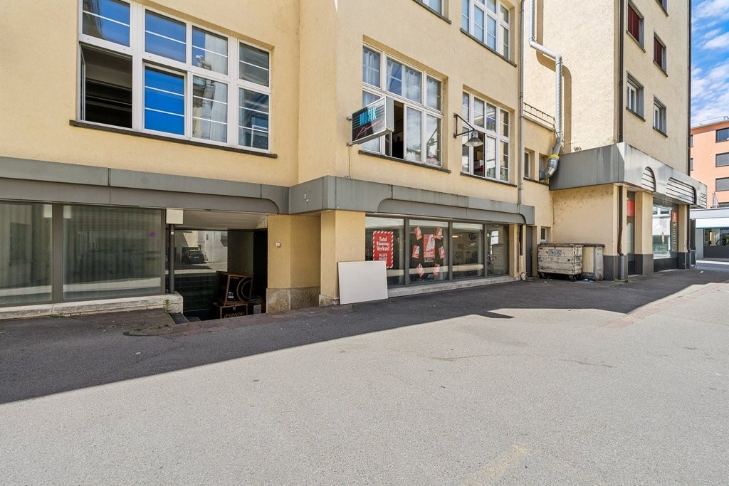 Commerce de 156m², photo 1 sur 9