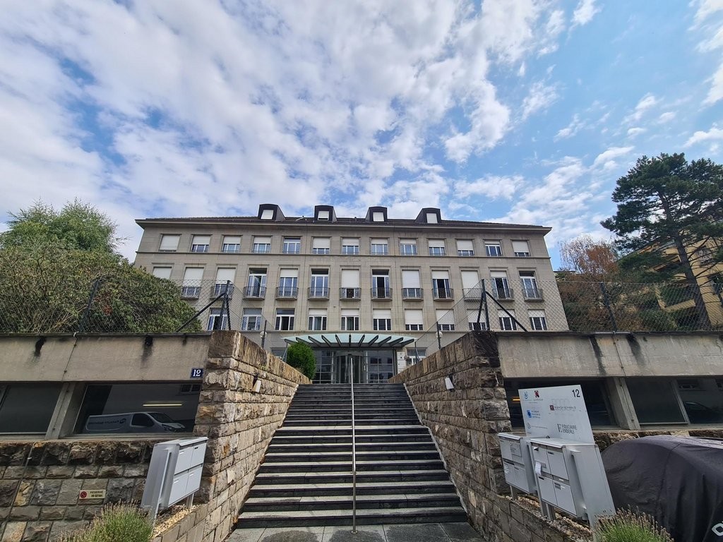 195m² office, photo 1 sur 9