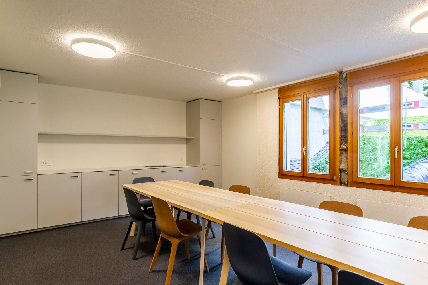 Bureau de 17m²

Situé dans un emplacement bien desservi par les transports, nous louons ce bureau rénové (2021) immédiatement ou à convenir.

L'objet dispose des caractéristiques suivantes :

- Loyer CHF 420.- incl. charges
- Fenêtres en bois/métal incl. stores électriques
- Revêtements de sol de ha