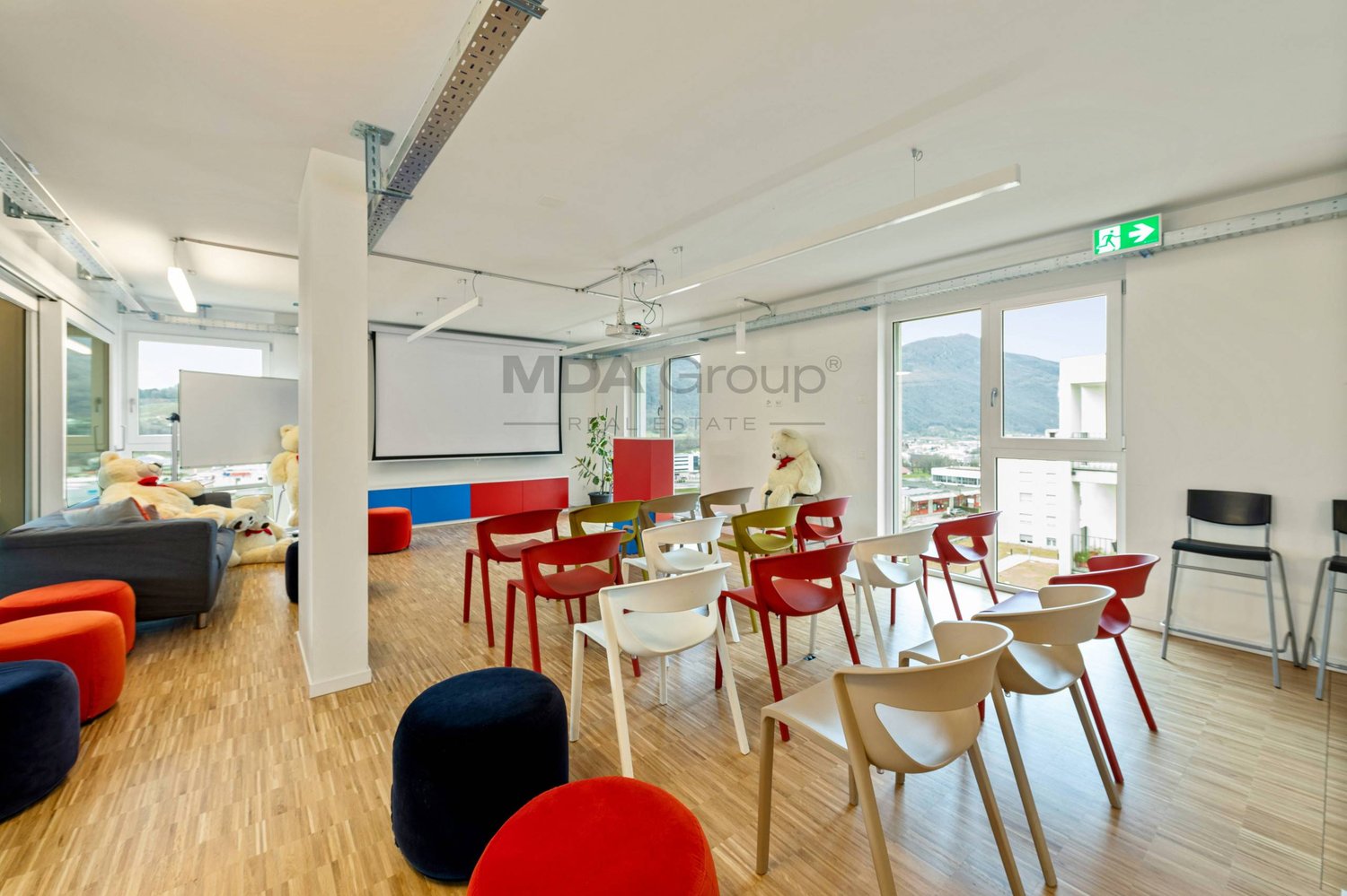 890m² bureau, photo 2 sur 10