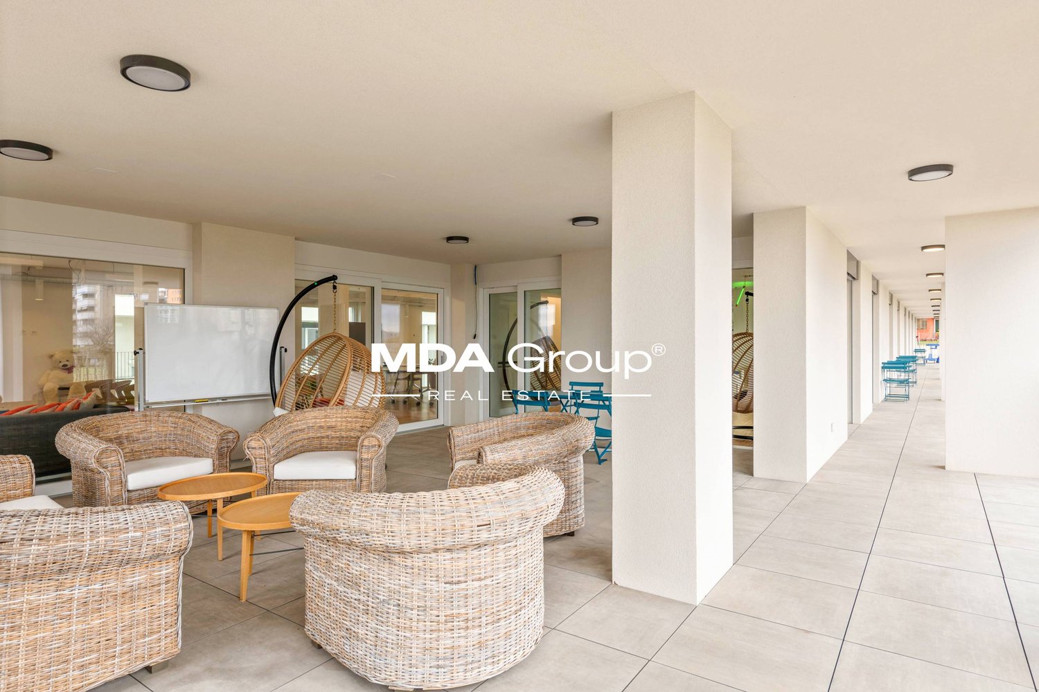 890m² bureau, photo 1 sur 10