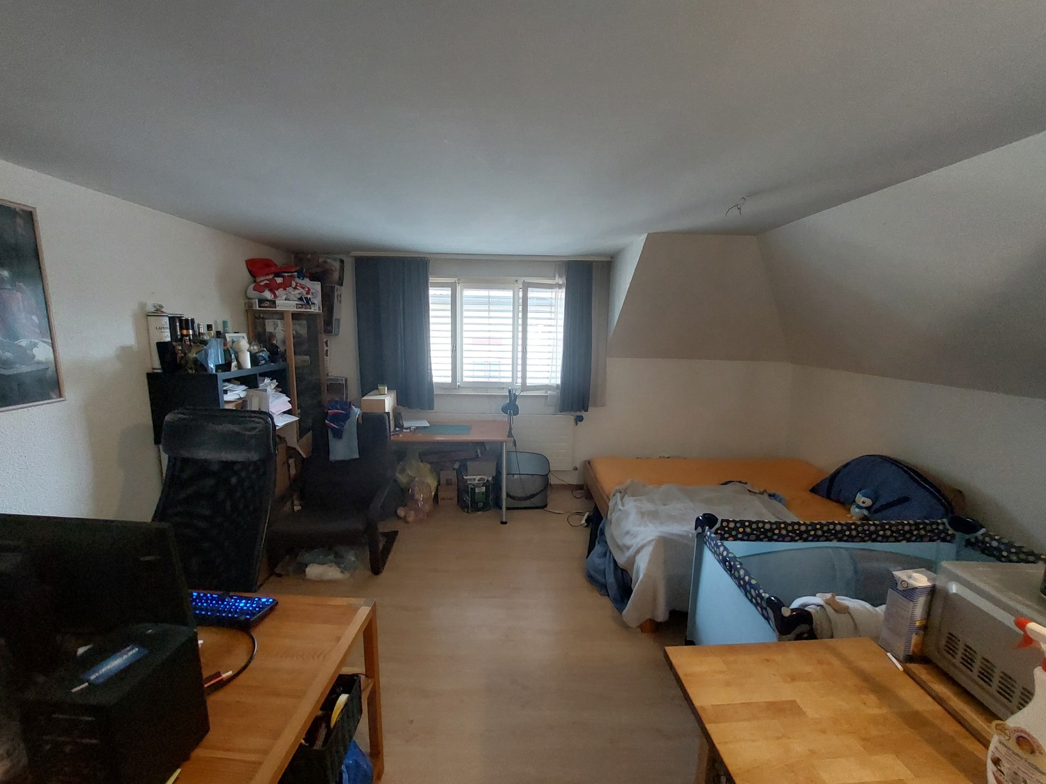 Appartement d'une pièce

Nous louons un appartement d'une pièce confortable et lumineux situé en emplacement central à 8472 Seuzach.
L'appartement est idéal pour une personne seule et offre un plan pratique avec un espace séjour/nuit lumineux ainsi qu'une cuisine fonctionnelle et une salle de bain.
, photo 1 sur 4