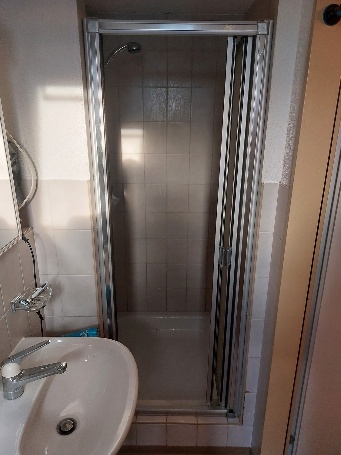Appartement d'une pièce

Nous louons un appartement d'une pièce confortable et lumineux situé en emplacement central à 8472 Seuzach.
L'appartement est idéal pour une personne seule et offre un plan pratique avec un espace séjour/nuit lumineux ainsi qu'une cuisine fonctionnelle et une salle de bain.
, photo 3 sur 4