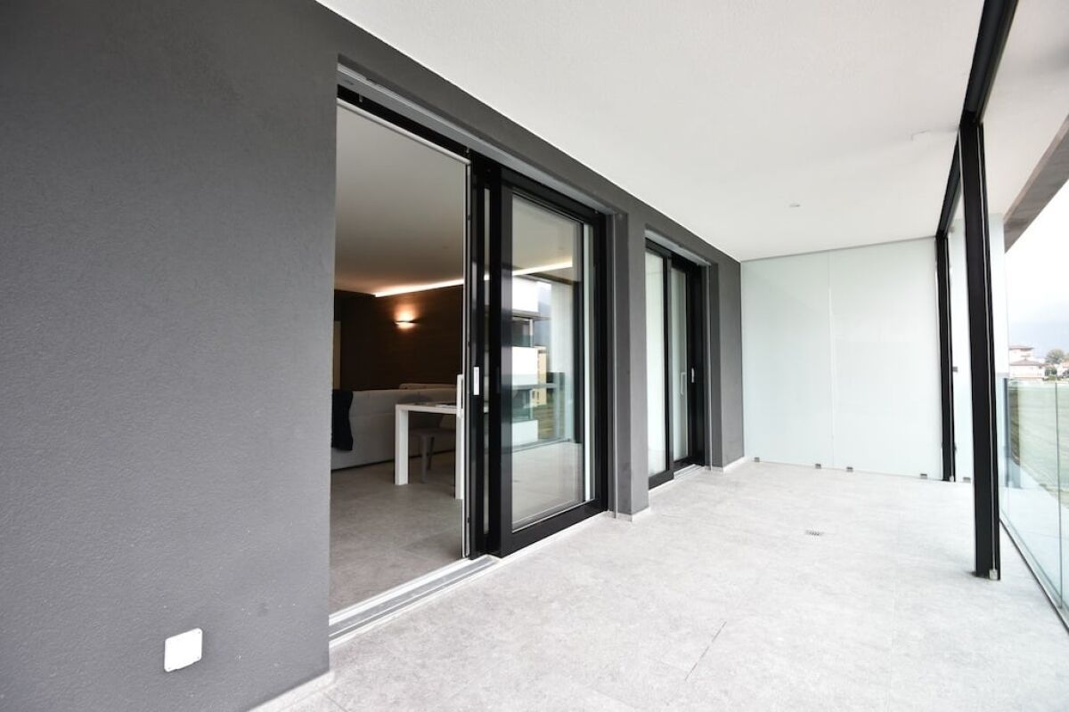 Appartement Moderne Luxury C19 Bellinzona 

Appartement de 3.5 pièces à Bellinzona, au cœur du Tessin, entouré de verdure avec vue sur les montagnes et les châteaux. 

L'appartement dispose d'un salon lumineux avec un coin repas et une cuisine ouverte, meublé avec des meubles de designer modernes. 
, photo 5 sur 9