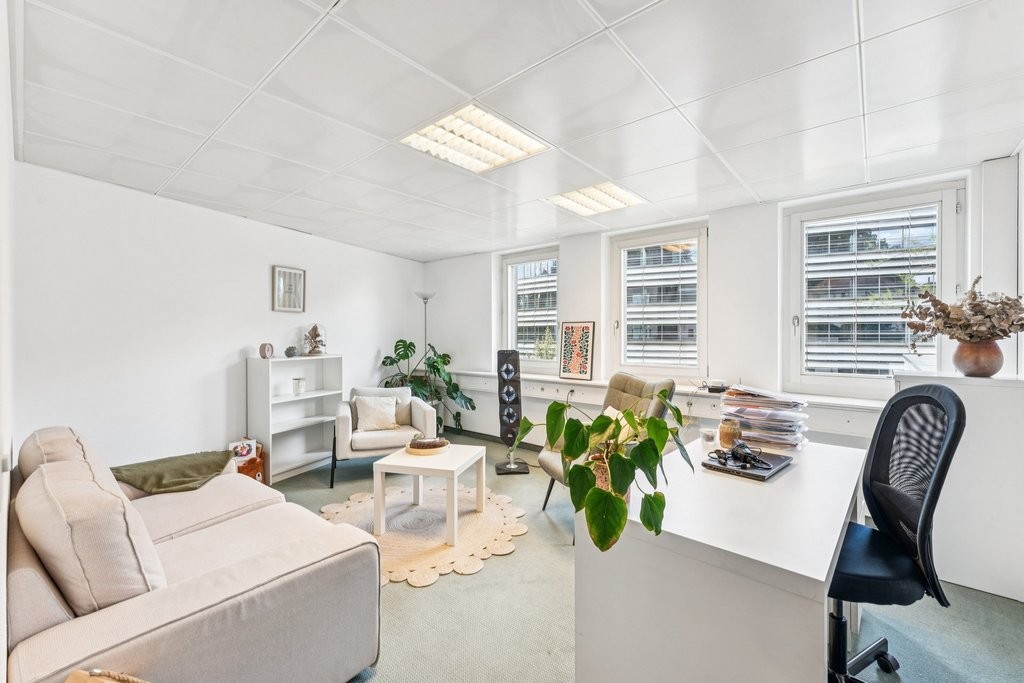 140m² office