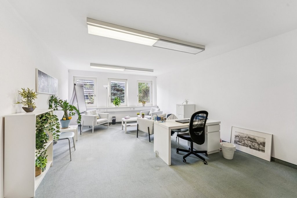 140m² office