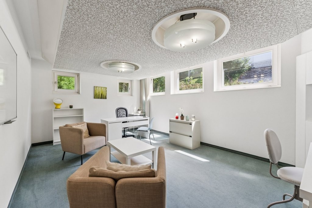 140m² office