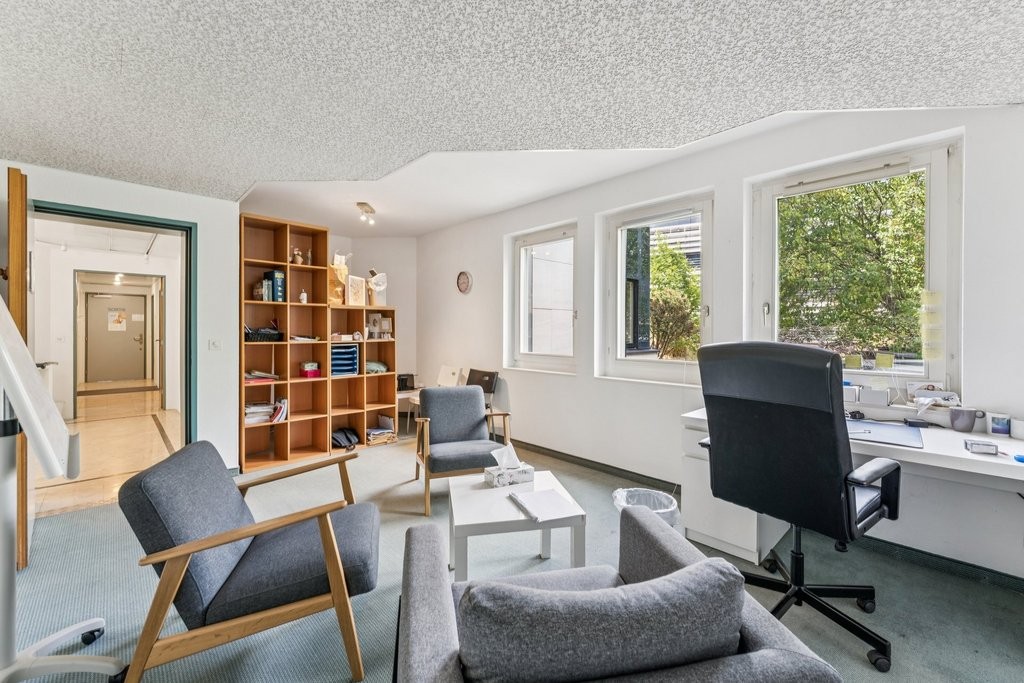 140m² office