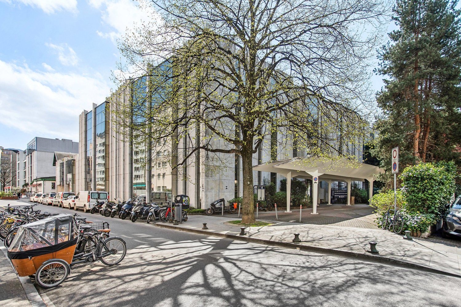 1000m² office