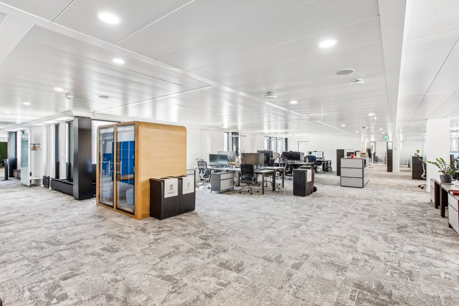 1000m² office