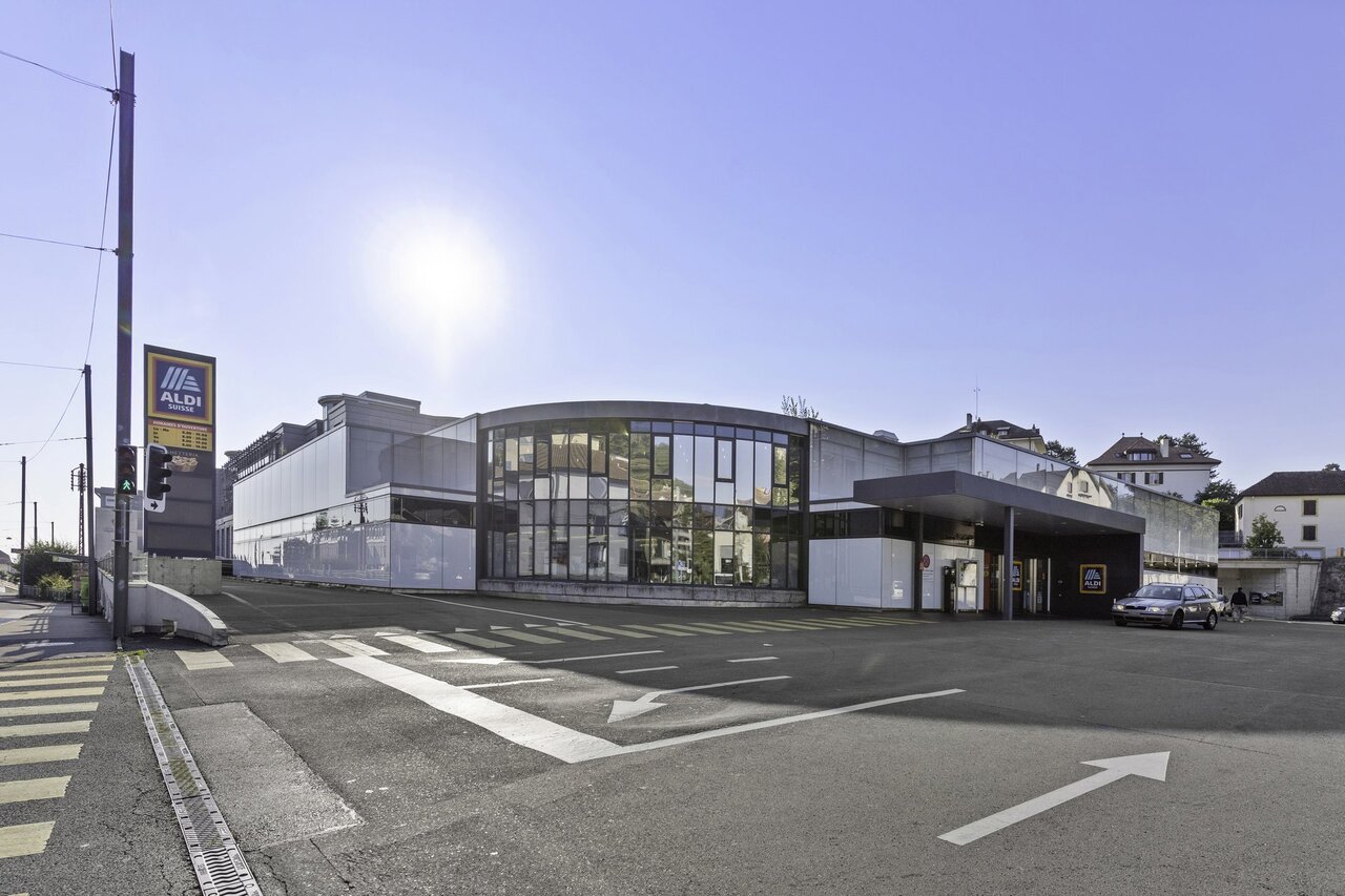 272m² office