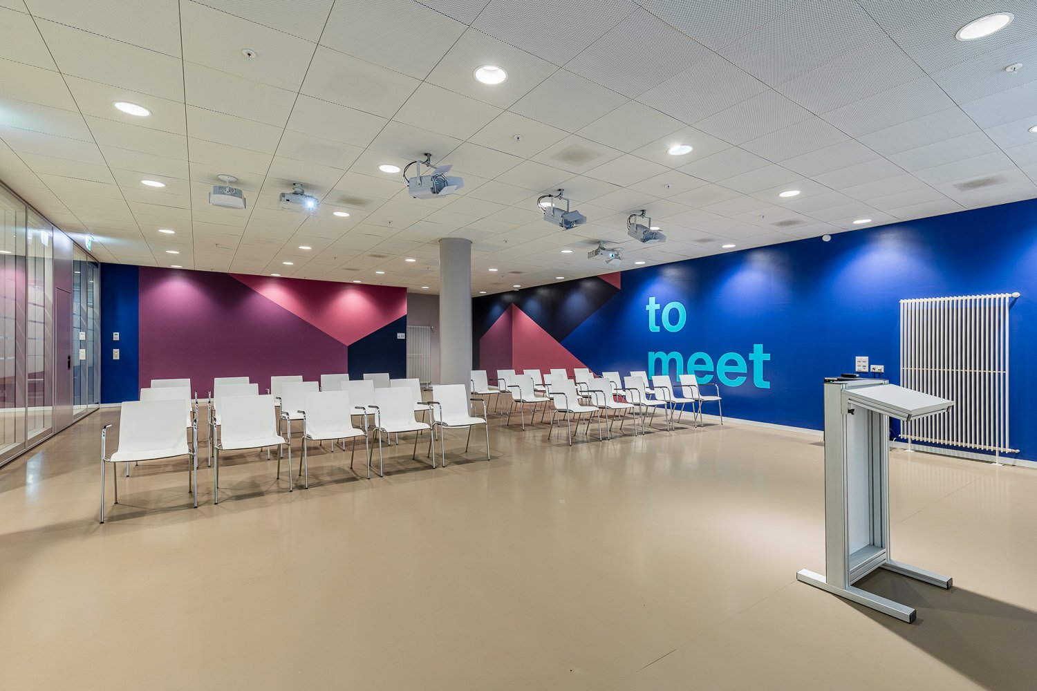 104m² office