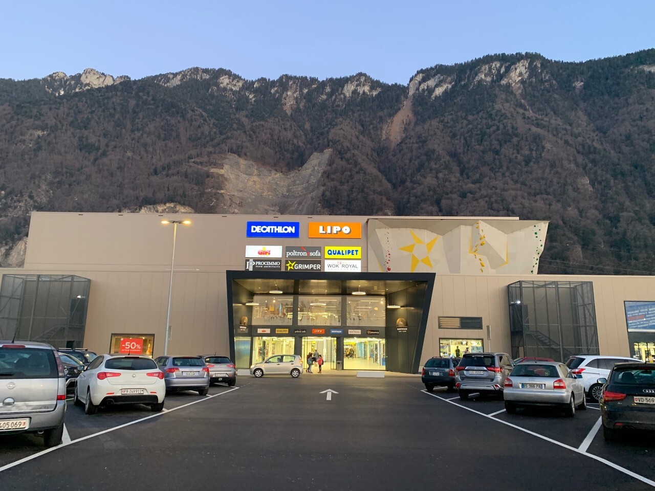 1280m² commercial