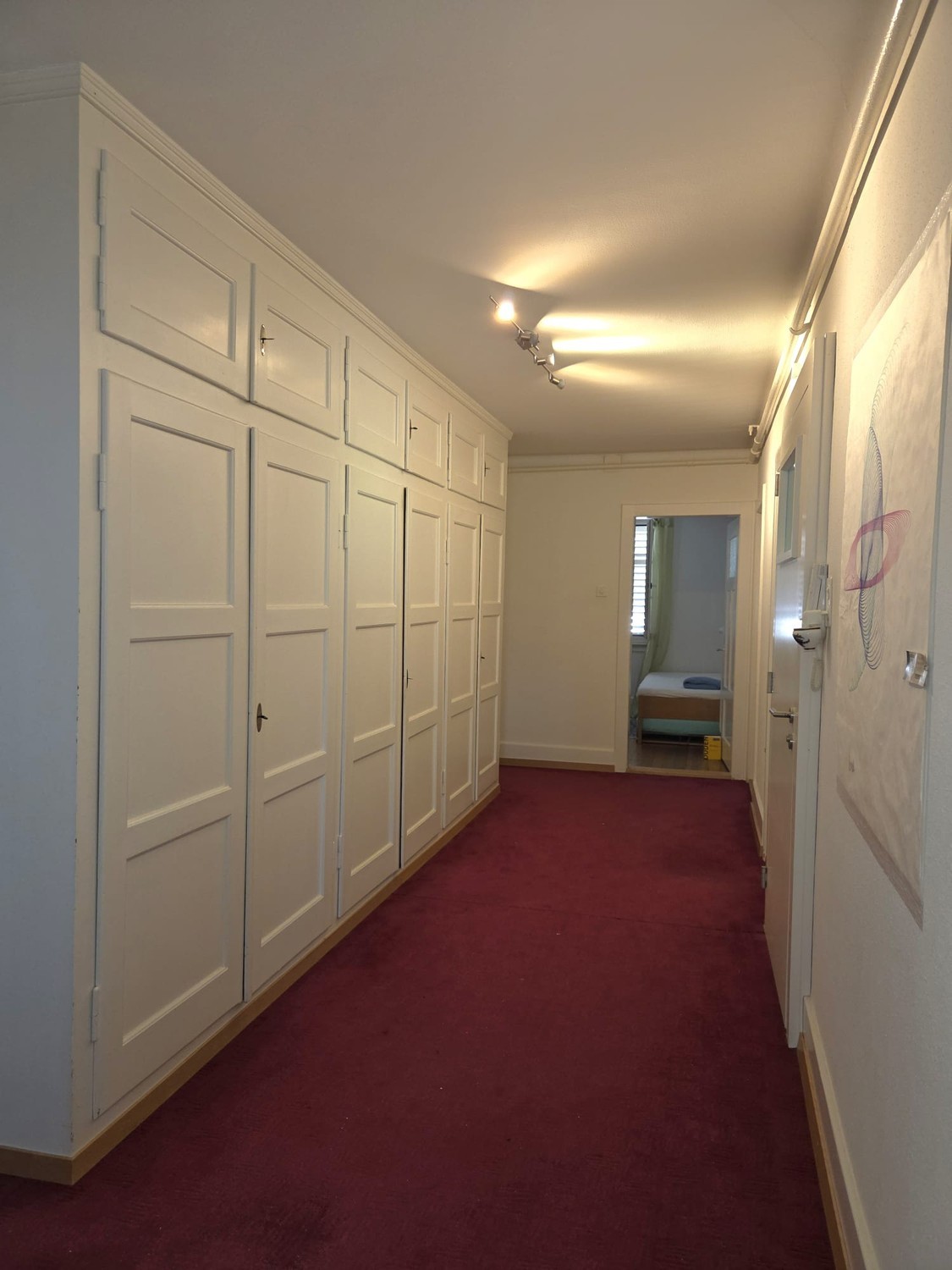 Durée déterminée : Dans un immeuble ancien, nous louons du 01. novembre 2026 au 31. juillet 2024 un appartement non meublé de 4 pièces, idéal comme colocation.

Nous nous réjouissons de prendre contact avec vous., photo 8 sur 10